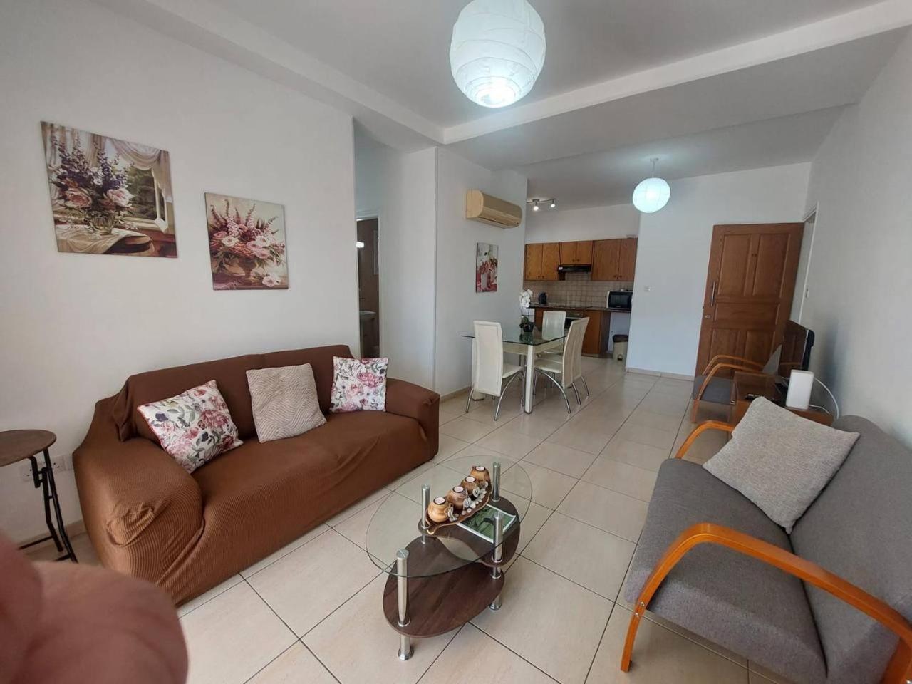Sunny 2 Bedroom Larnaca Center 외부 사진