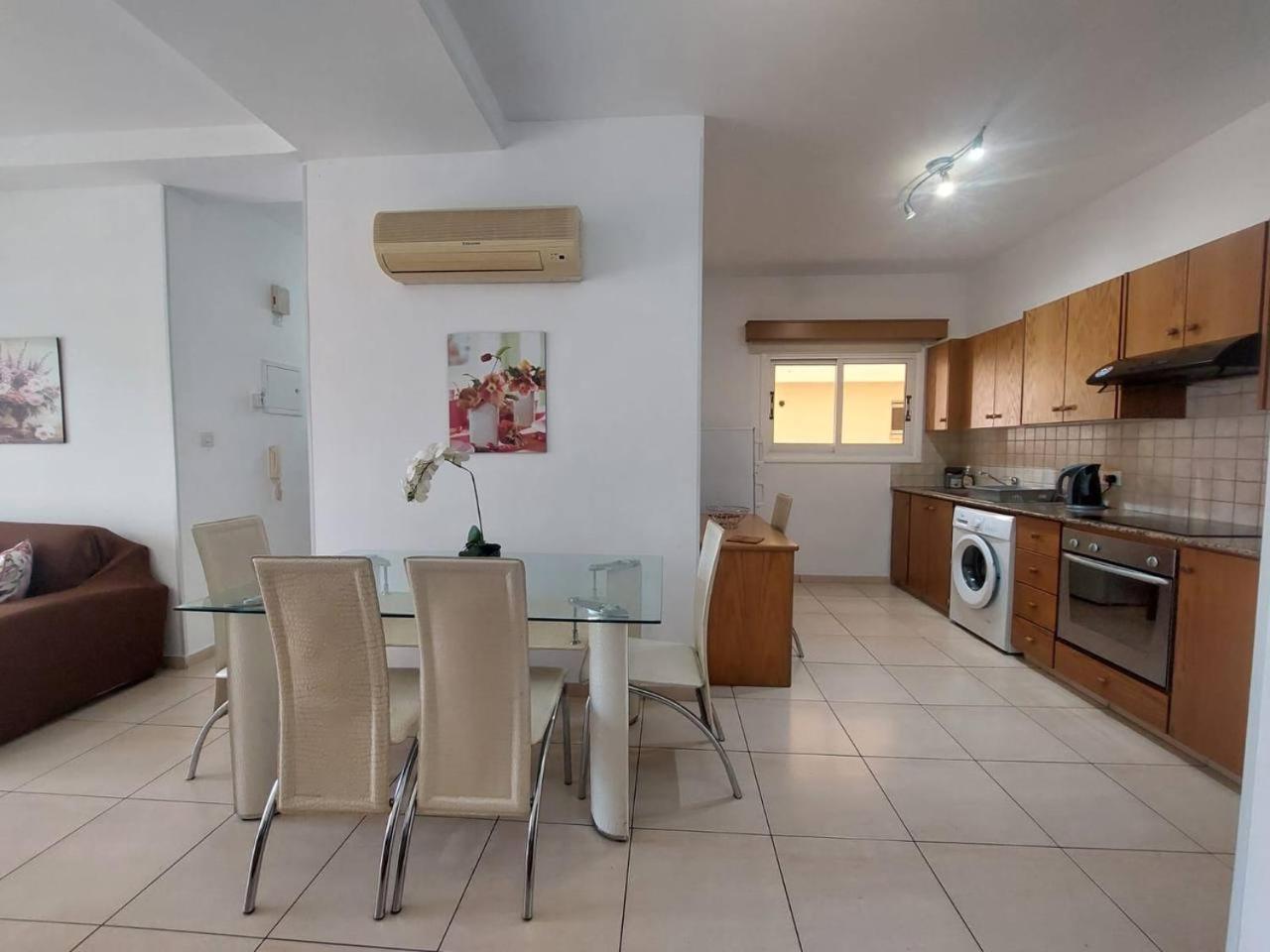 Sunny 2 Bedroom Larnaca Center 외부 사진